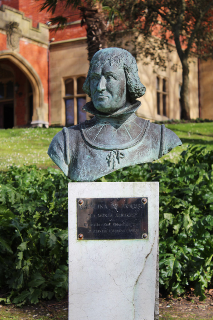 busto de katalina erauso en donostia san sebastian palacio de miramar