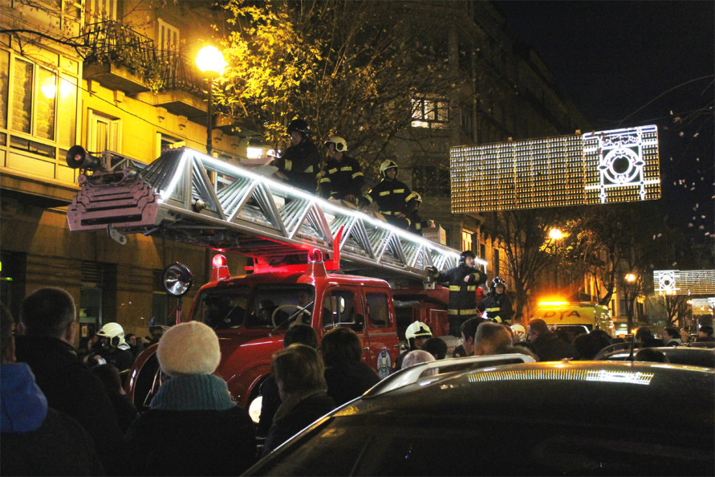 cabalgata de los reyes magos en donostia san sebastian bomberos