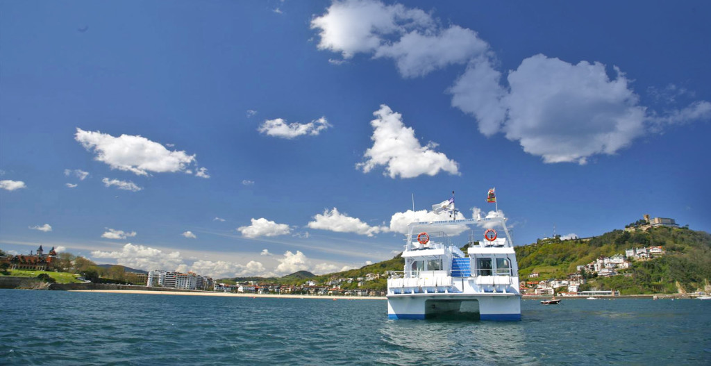 paseos en barco por la concha con el catamaran ciudad de san sebastian donostia precio y recorrido