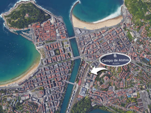 la plaza campo de atotxa está muy cerca del centro de san sebastián, si tienes un rato libre y tu viaje te lo permite date una vuelta por aqui para recordar viejos tiempos de fútbol